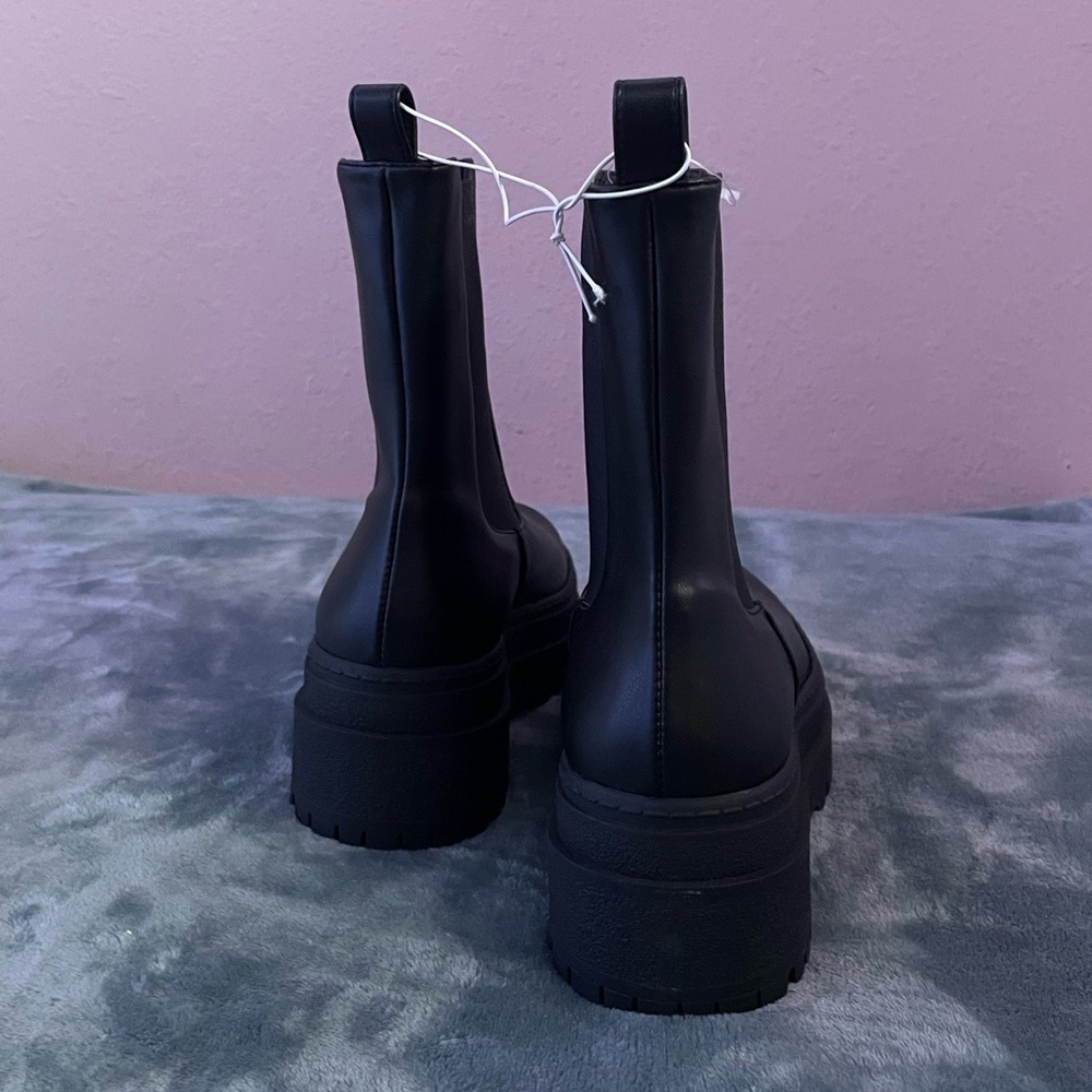 Good American Leather Chelsea Pull On Boot | Women’s Black Chelsea Boot | NWOB - Picture 9 of 12